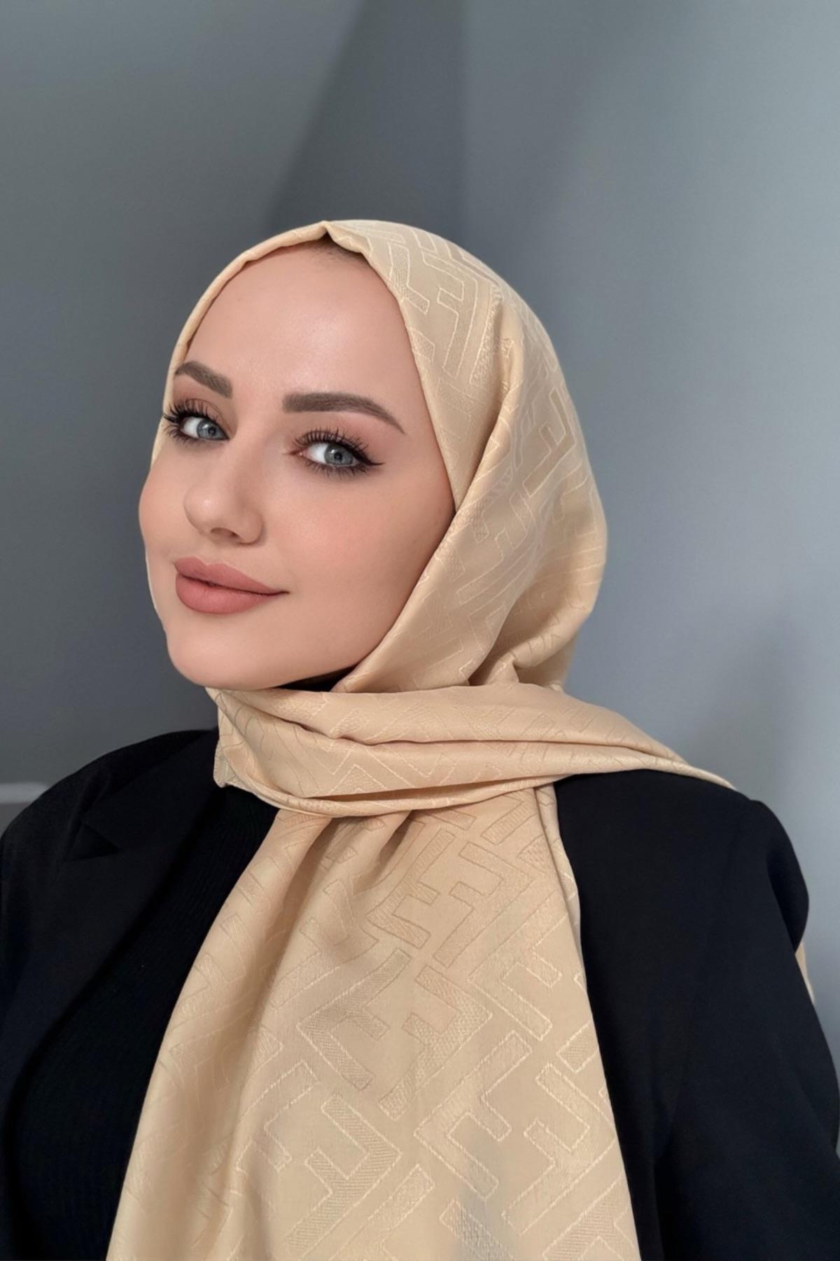 Light Beige F Pattern Shawl