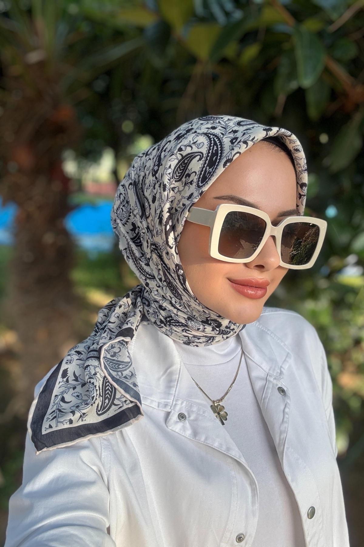 Beyaz Retro Dijital Soft Eşarp