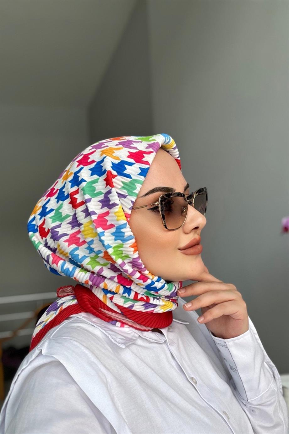 Patterned pleated edge red