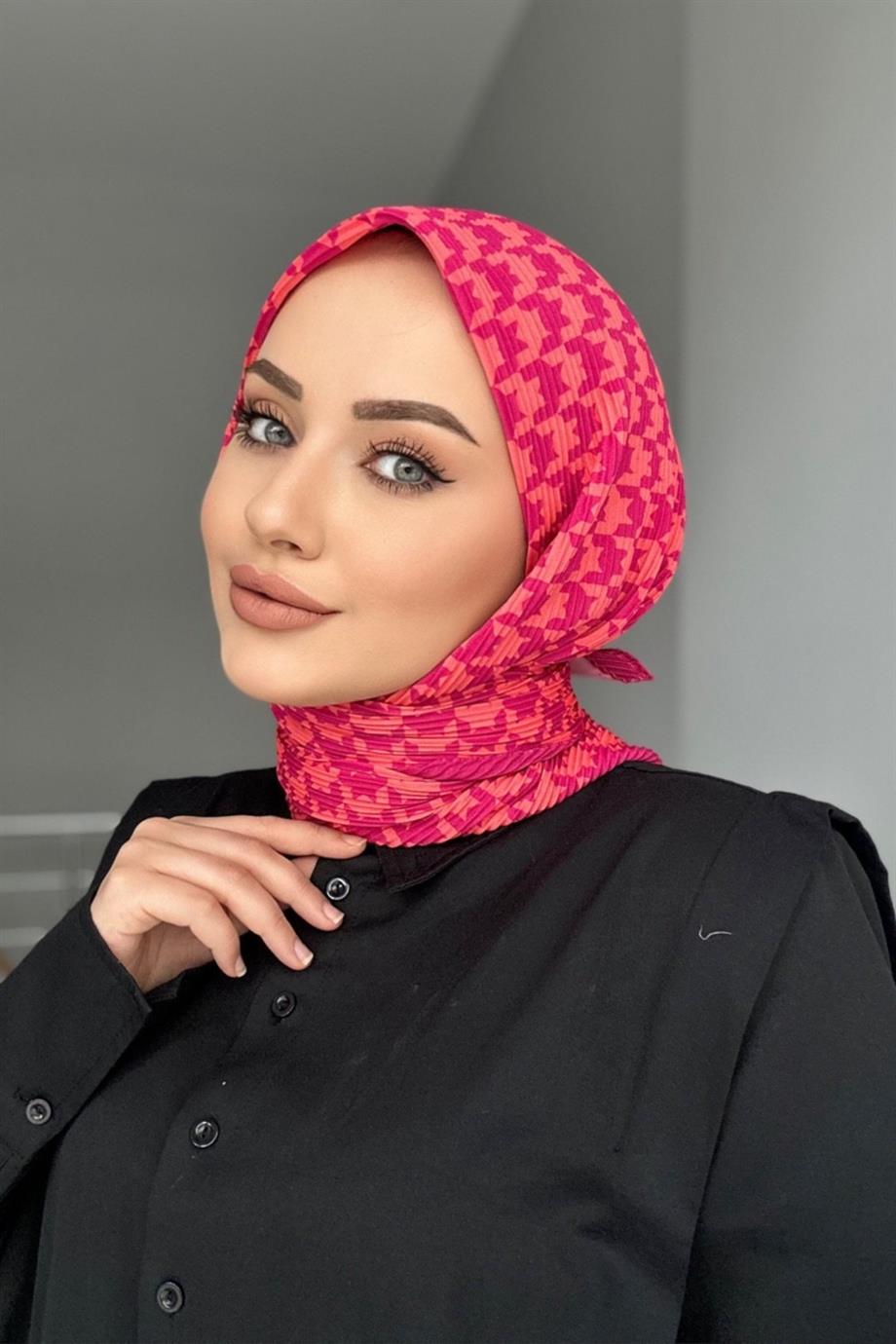 Patterned pleated scarf fussia