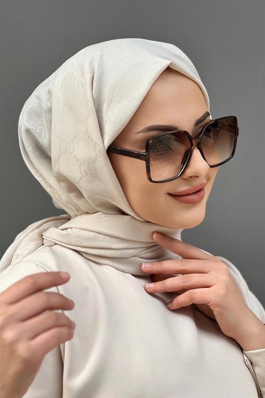 G pattern raft stone