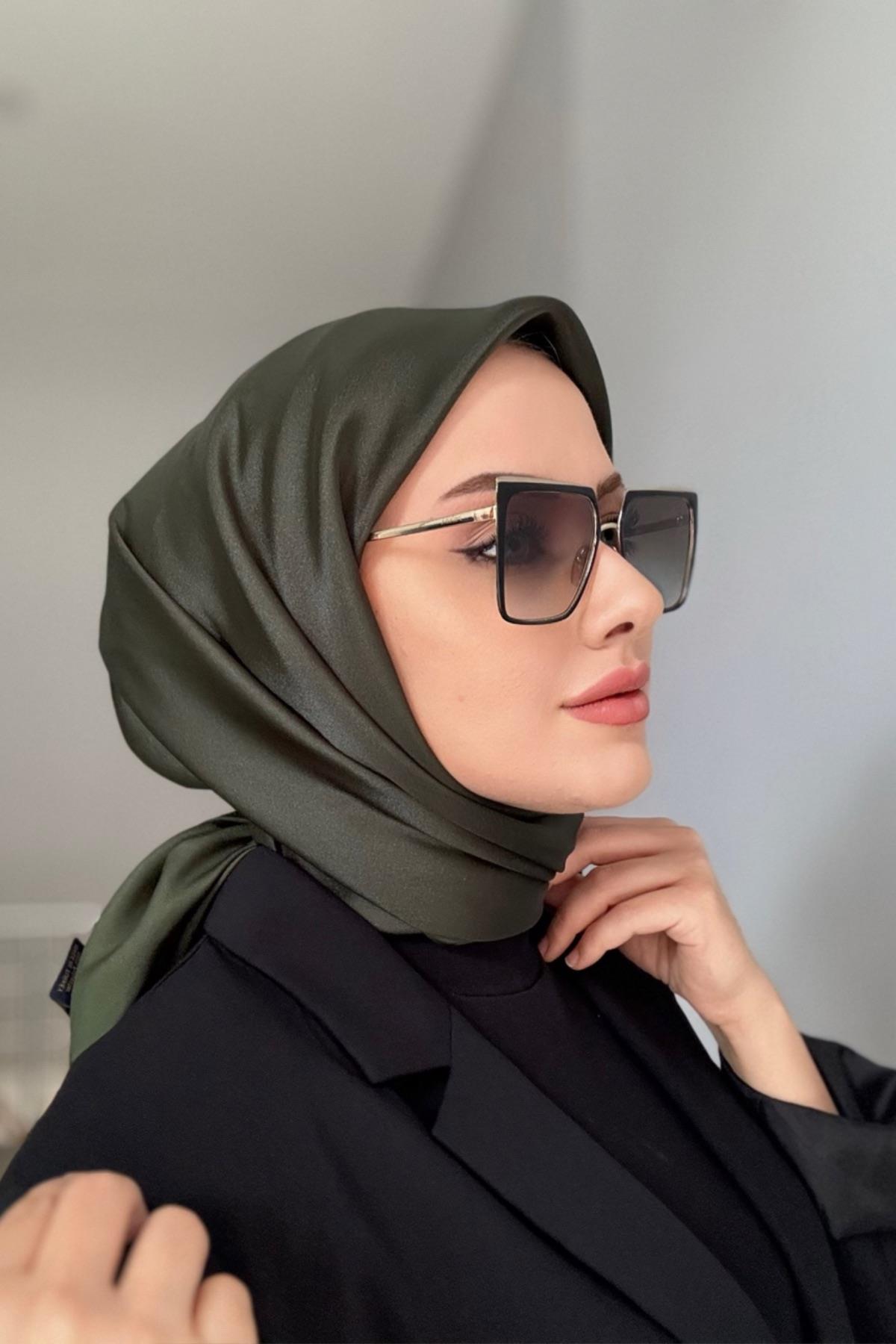 Silky jacquard scarf khaki