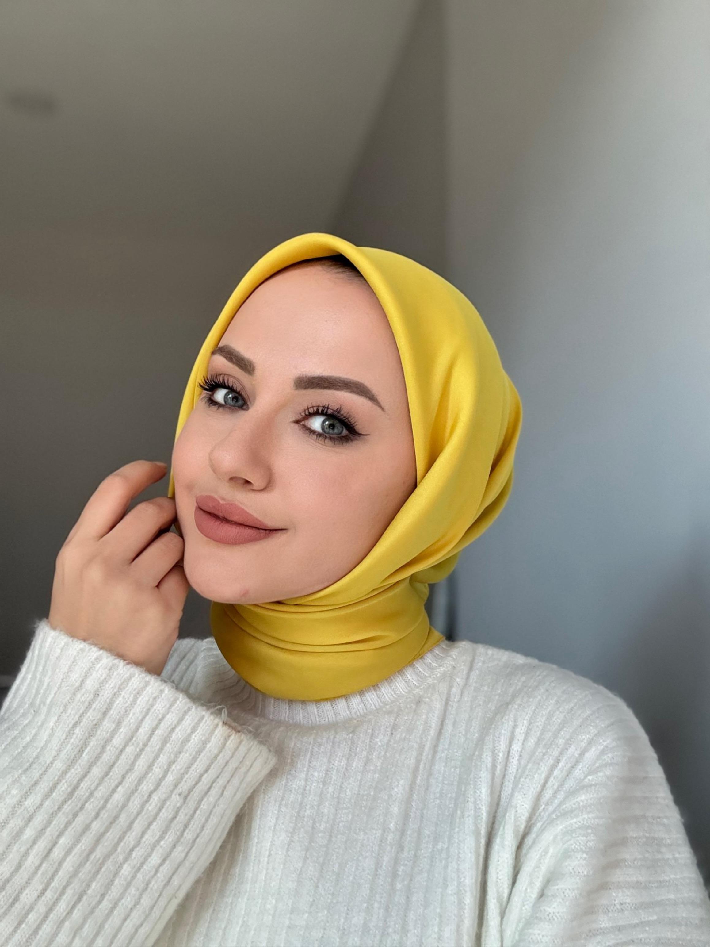 Silky jacquard scarf yellow