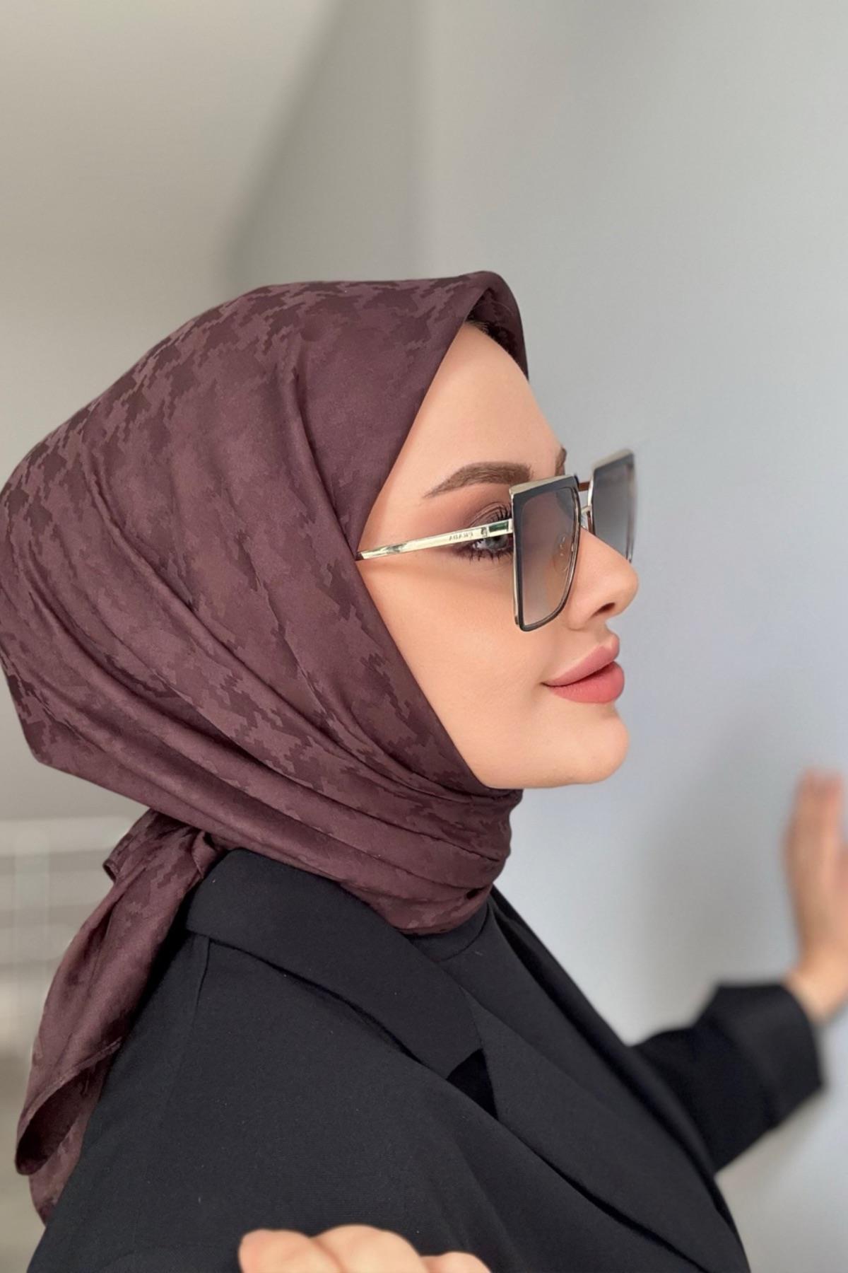 Houndstooth Silky Jacquard Scarf Brown