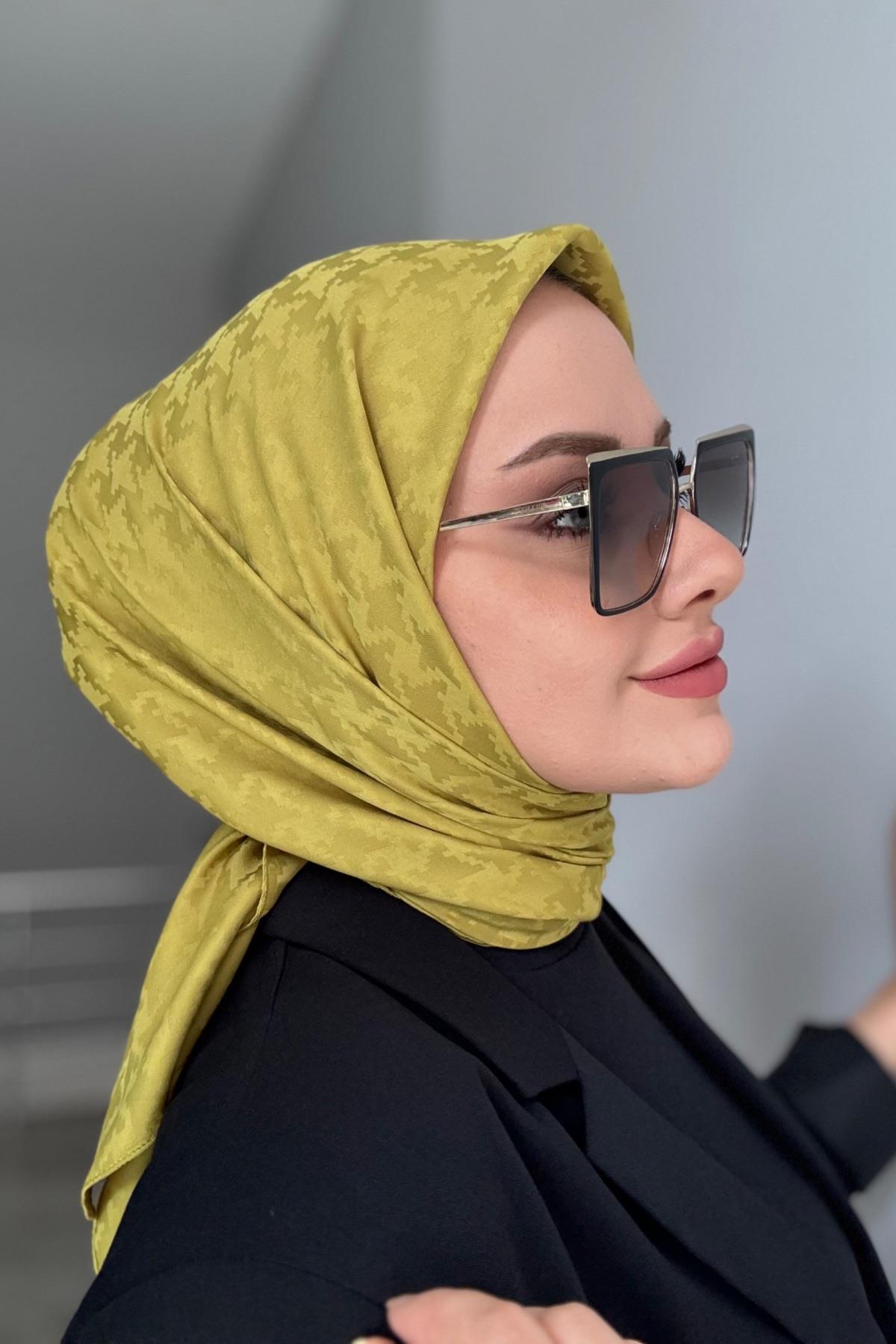 Houndstooth Silky Jacquard Scarf Oil Green