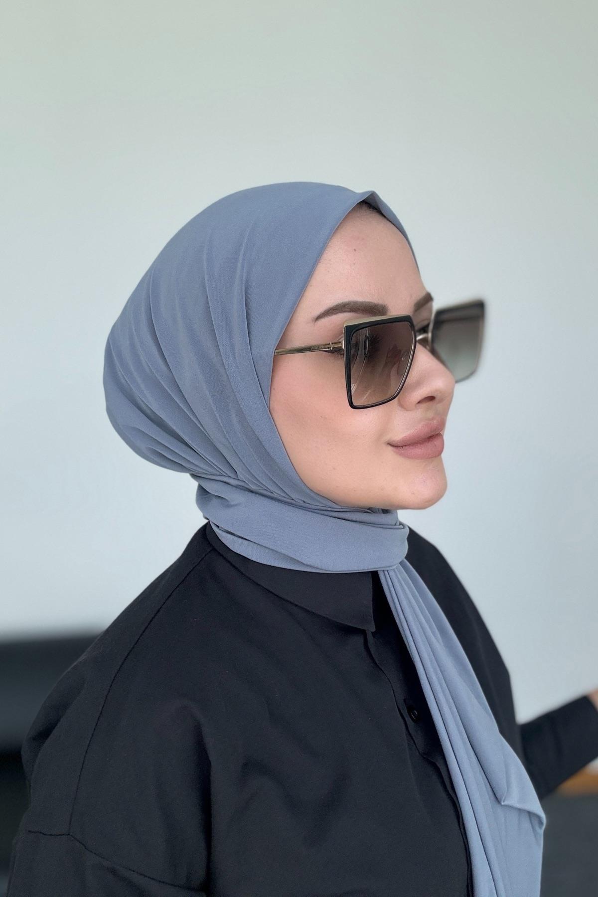 Practical Elegans Snap Shawl Gray