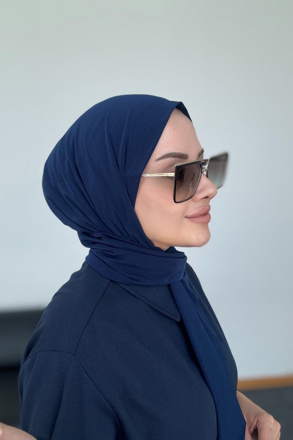 Practical Elegans Snap Shawl Navy Blue