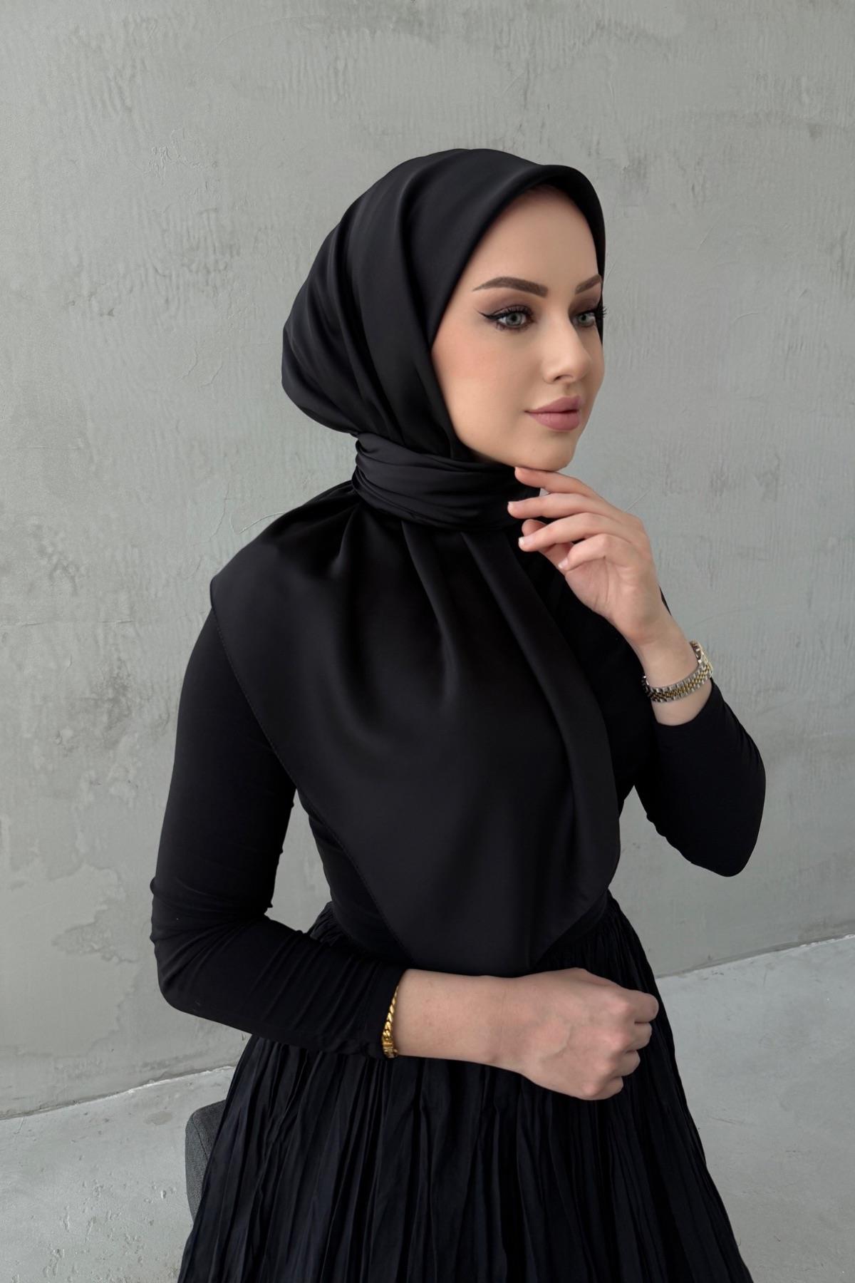 Siyah Kumlu İpek Eşarp