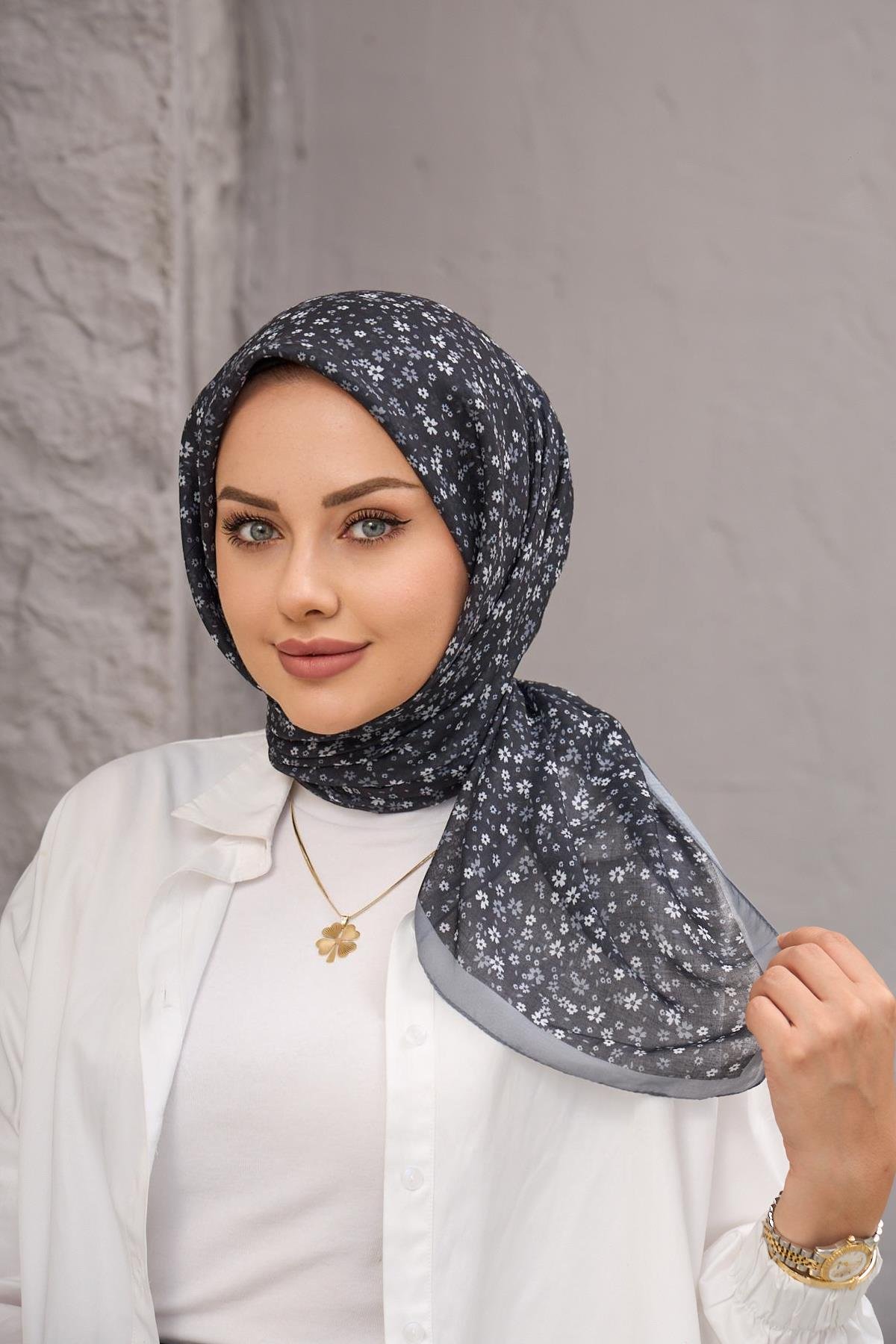 Siyah Beyaz Çicek Dijital Soft Eşarp 