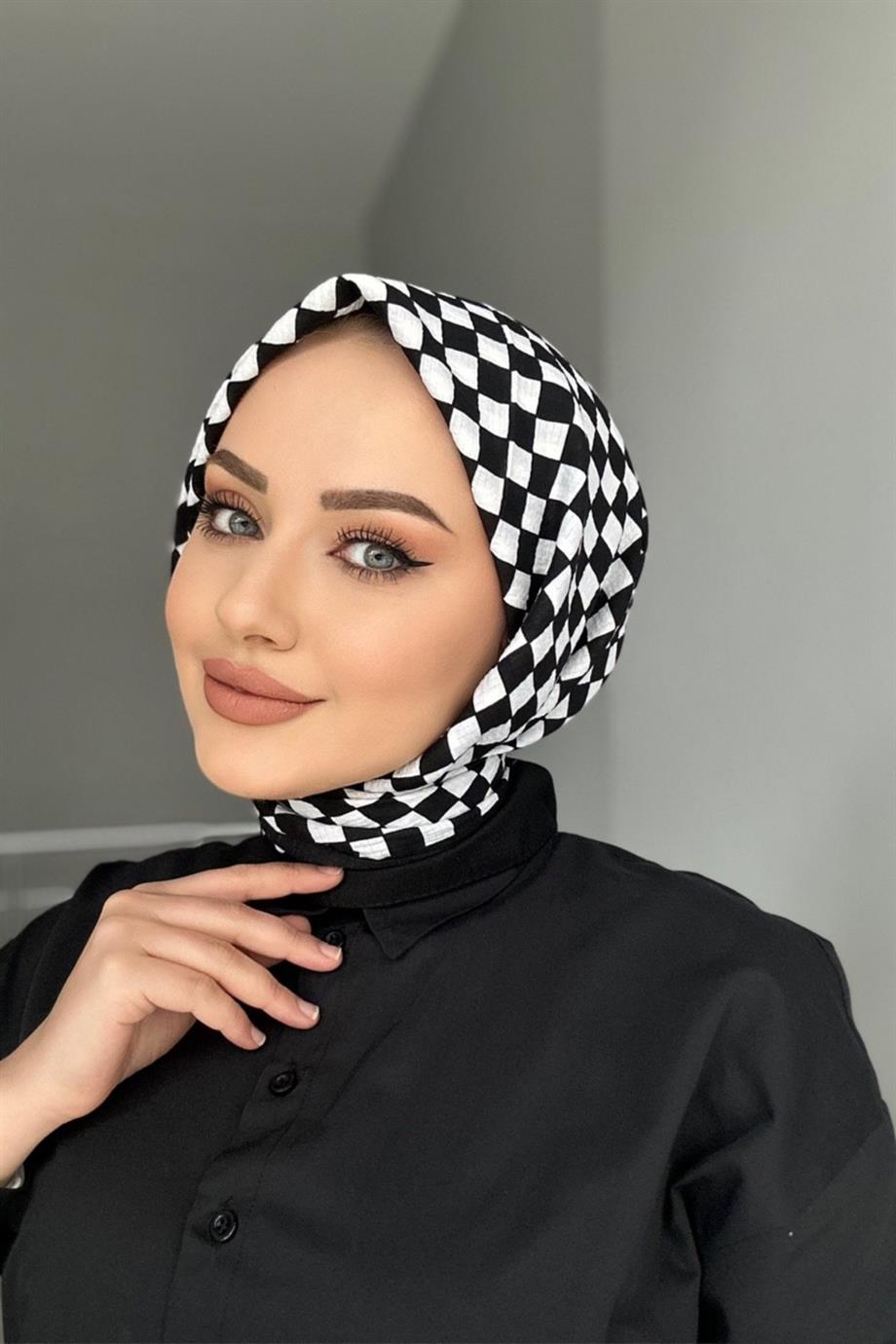 Black and white scarf checkers