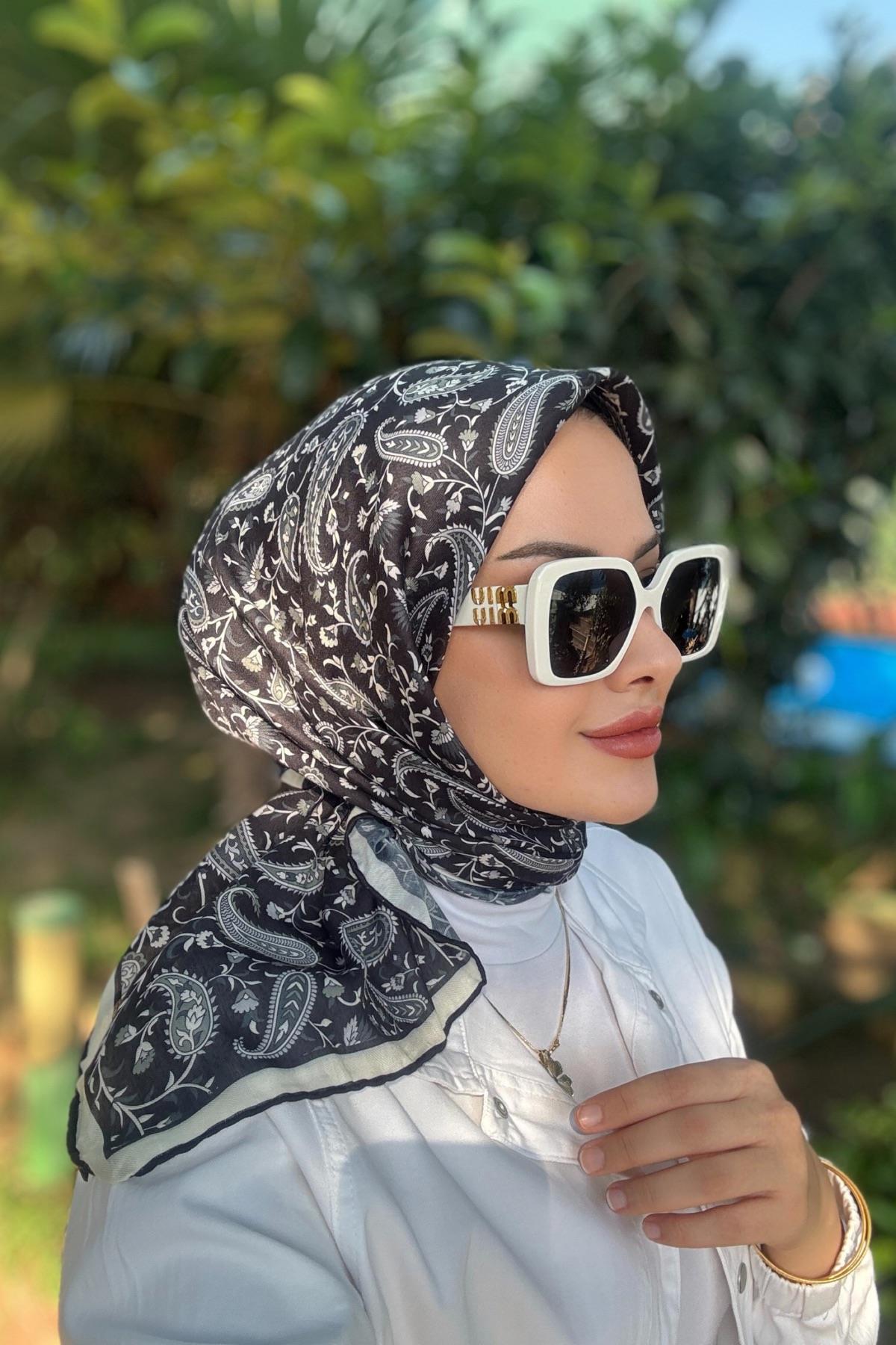 Siyah Retro Dijital Soft Eşarp