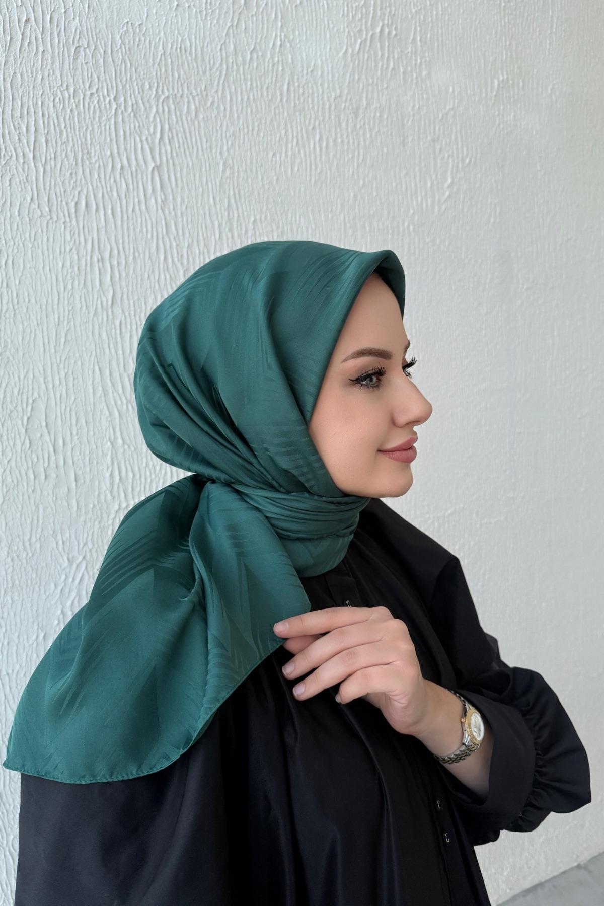 Zümrüt Noya İpeksi Jakar Eşarp