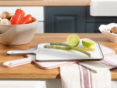 Basic Plastic With Handle Cutting Board 35 cm Dark Pink