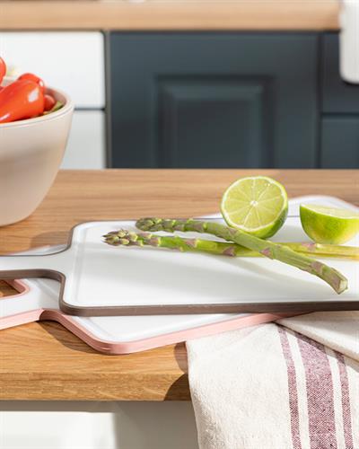 Basic Plastic With Handle Cutting Board 35 cm Brown