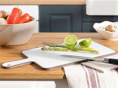 Basic Plastic With Handle Cutting Board 40 cm Brown