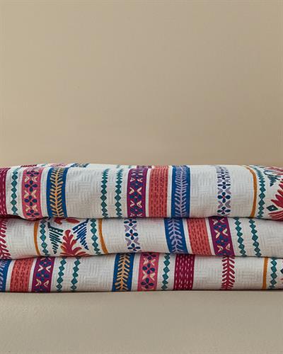 Folk Lines Одеяло Пике Кралски размер С щампа 240x220 см Тъмнорозов