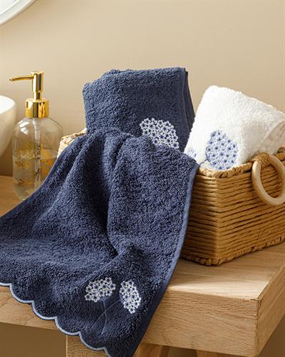 Hyrangea Bouquet Кърпа За Ръце С бродерия 30x45 см Морскосин