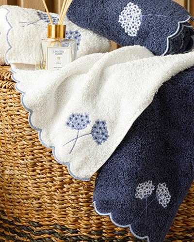 Hyrangea Bouquet Кърпа За Ръце С бродерия 30x45 см Морскосин