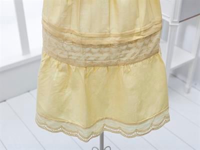 Lace 2 КУХНЕНСКА ПРЕСТИЛКА С дантела Yellow.