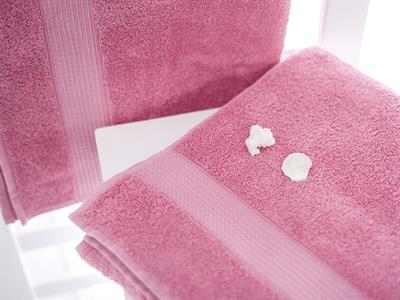 Line ХАВЛИЯ ЗА БАНЯ Бейзик 70x140 cm DarkPink