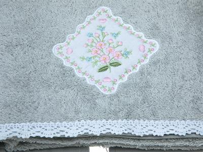 Lovely Bouquet ХАВЛИЯ ЗА ЛИЦЕ С дантела Бродирани 50x80 cm Gray