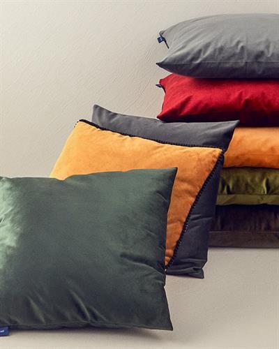 Velvet Cover Throw Pillows 45x45 cm Mustard