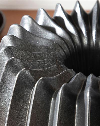 Pretty ФОРМА ЗА КЕКС На парчета Döküm 26x8,5 cm Black