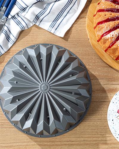 Pyramid Aluminum Casting Cake Mould 26 cm Gray