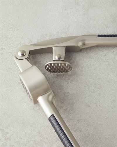 Rowena Преса За Чесън Метал 16 см Черен