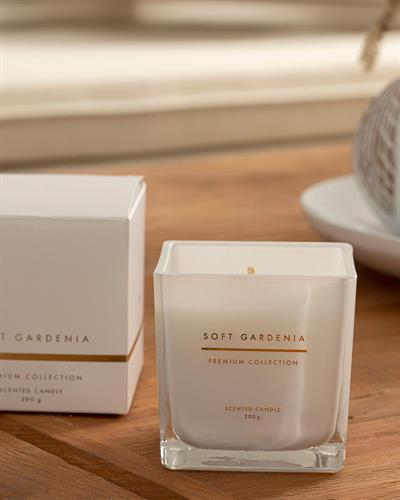 Soft Gardenia Scented Candle 200 gr Gold