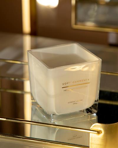 Soft Gardenia Scented Candle 200 gr Gold