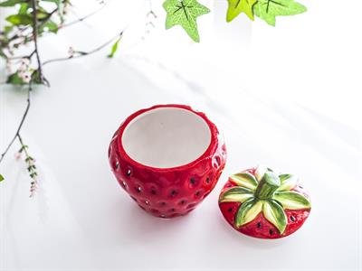 Strawberry КУТИЯ ЗА СЪХРАНЕНИЕ Керамичен . Red