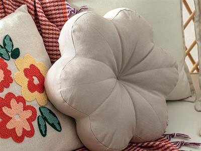 Summer Bloom Декоративна Възглавница 40 см Бежов