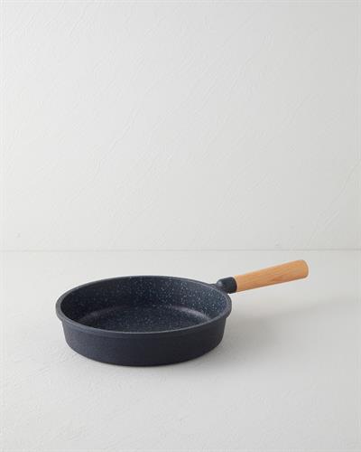 Тиган Премиум 24 см Черен