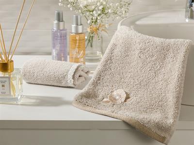 Water Roses ХАВЛИИ ЗА РЪЦЕ Бродирани 30x45 cm Light Beige