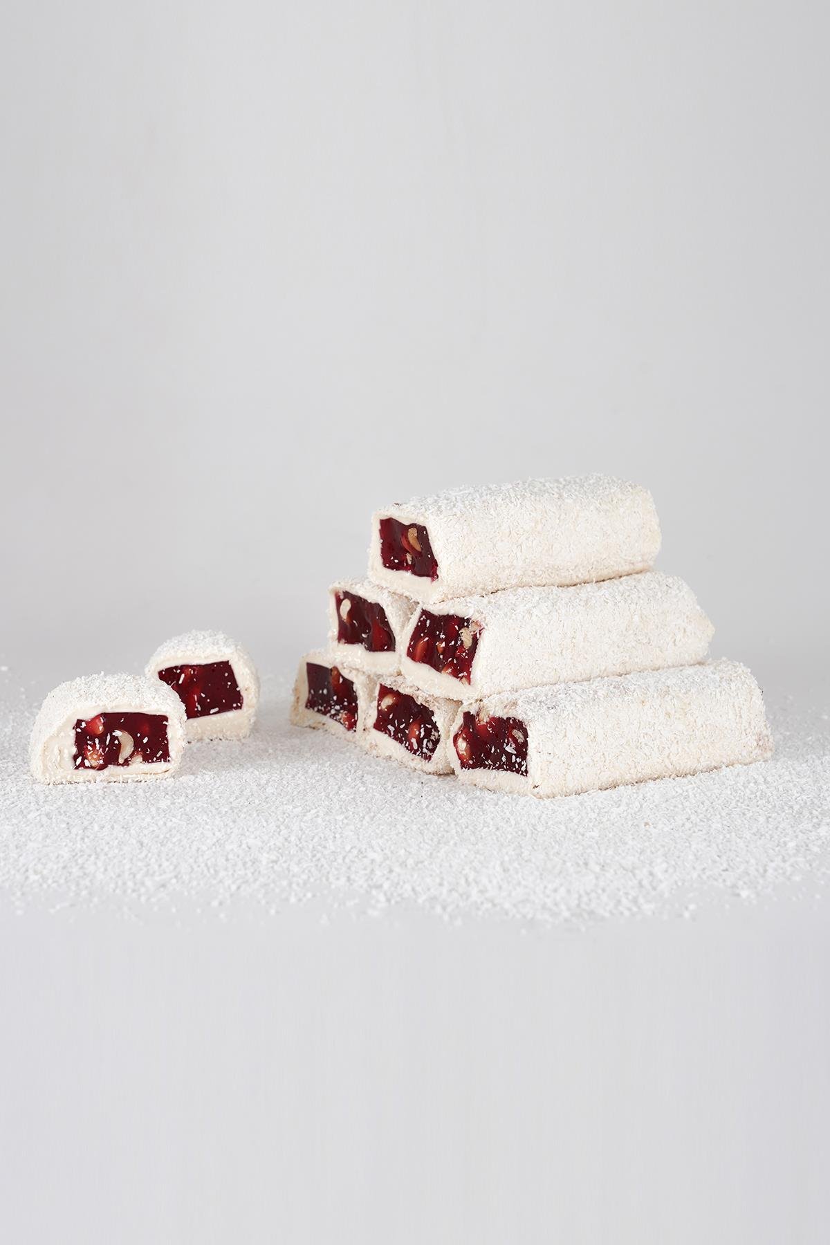 Hindistan Cevizli Vanilyalı Narlı Yer Fıstıklı Sarma Lokum 500 Gr