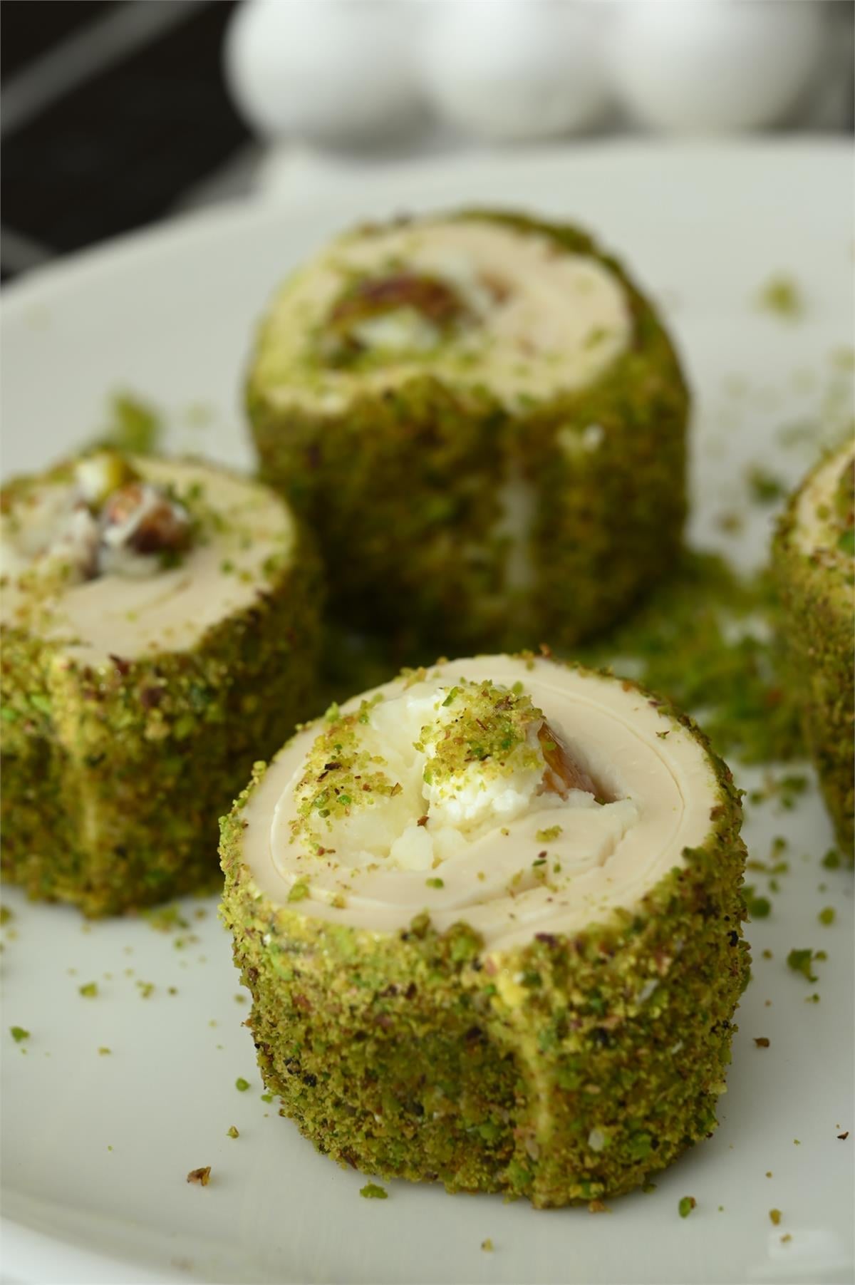 Toz Antep Fıstık Kaplamalı Kaymaklı Antep Fıstıklı Lokum 1 Kg