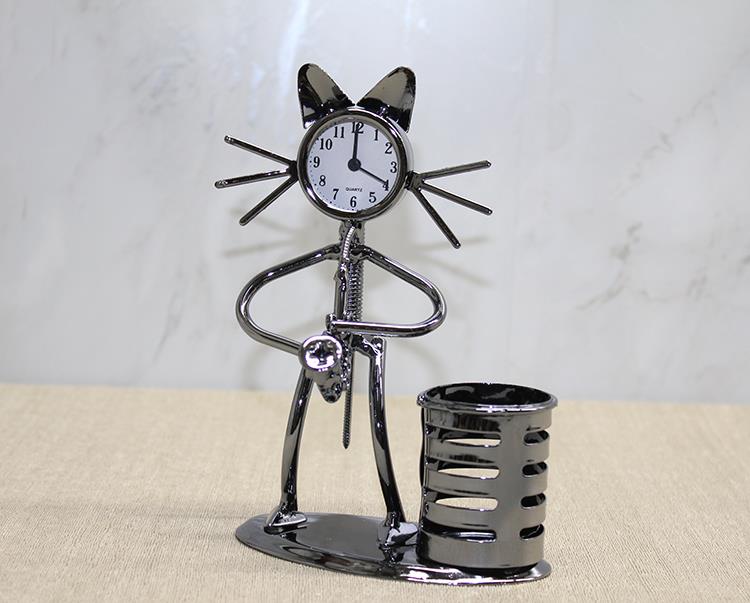 Metal Saksafon Çalan Müzisyen Kedi Saat Ve Kalemlik