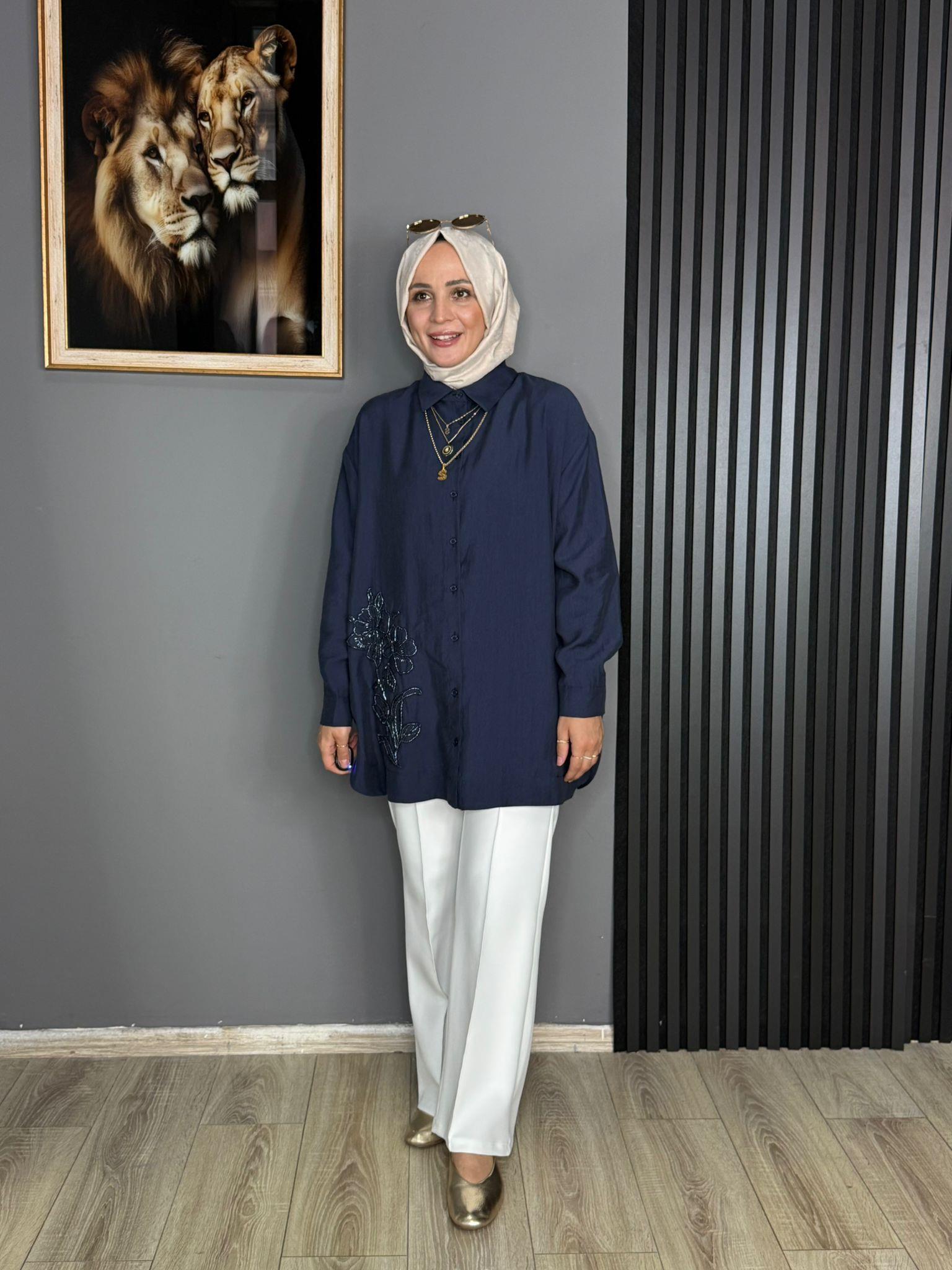 10793 İŞLEMELİ GÖMLEK LACİVERT 