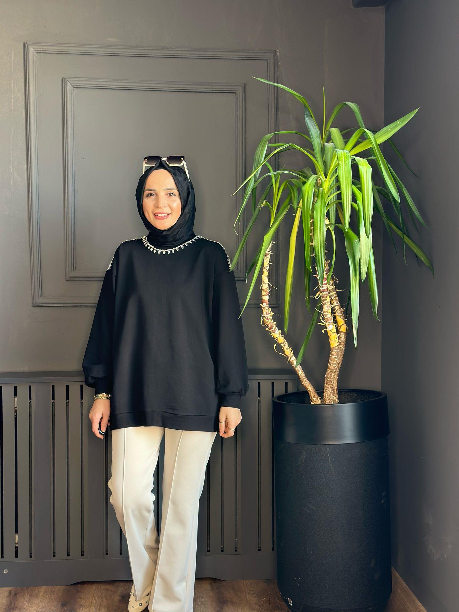 5606 YAKA İŞLEMELİ TUNİK SİYAH   