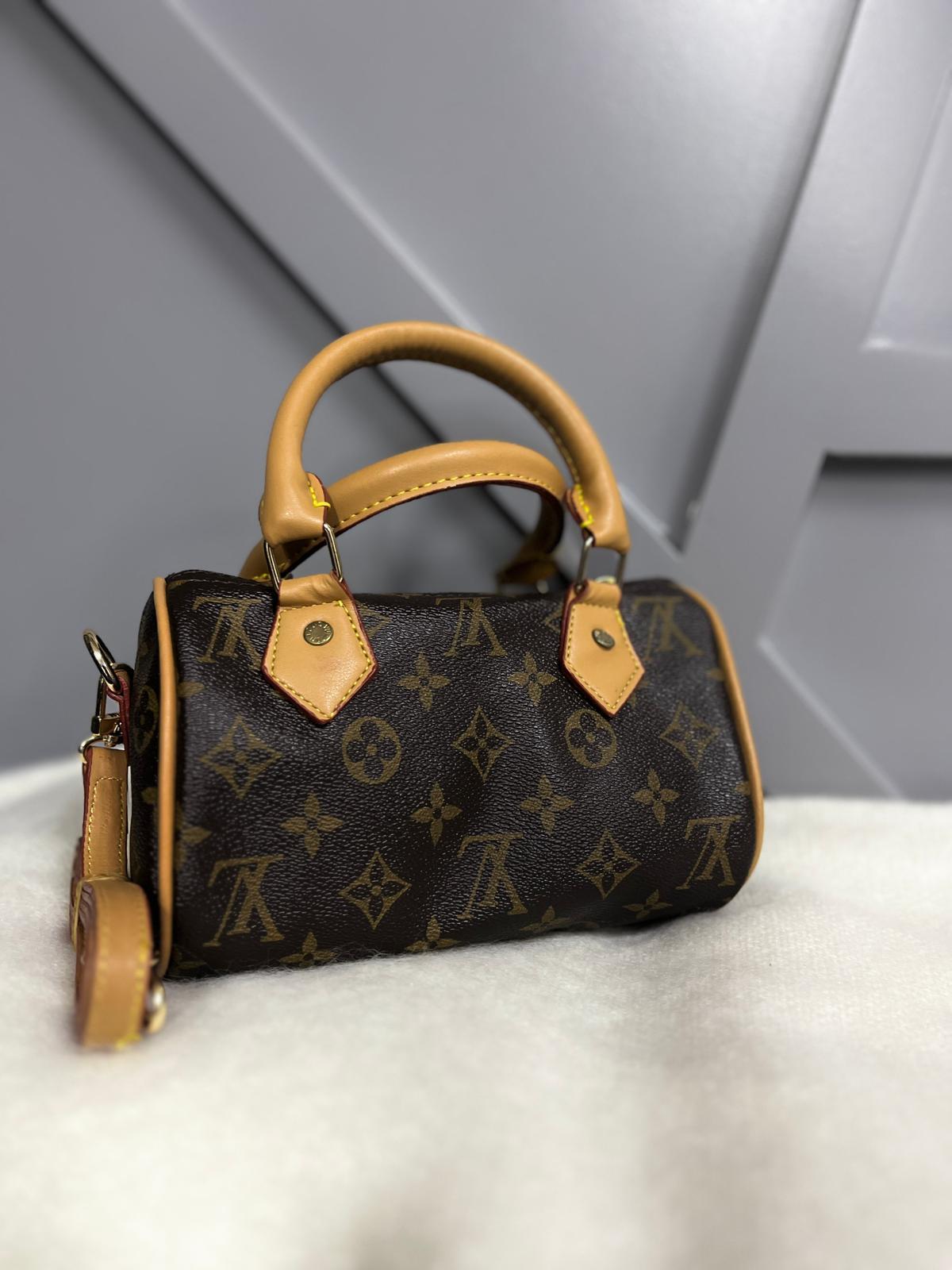 LOUIS VUITTON OMUZ ÇANTASI