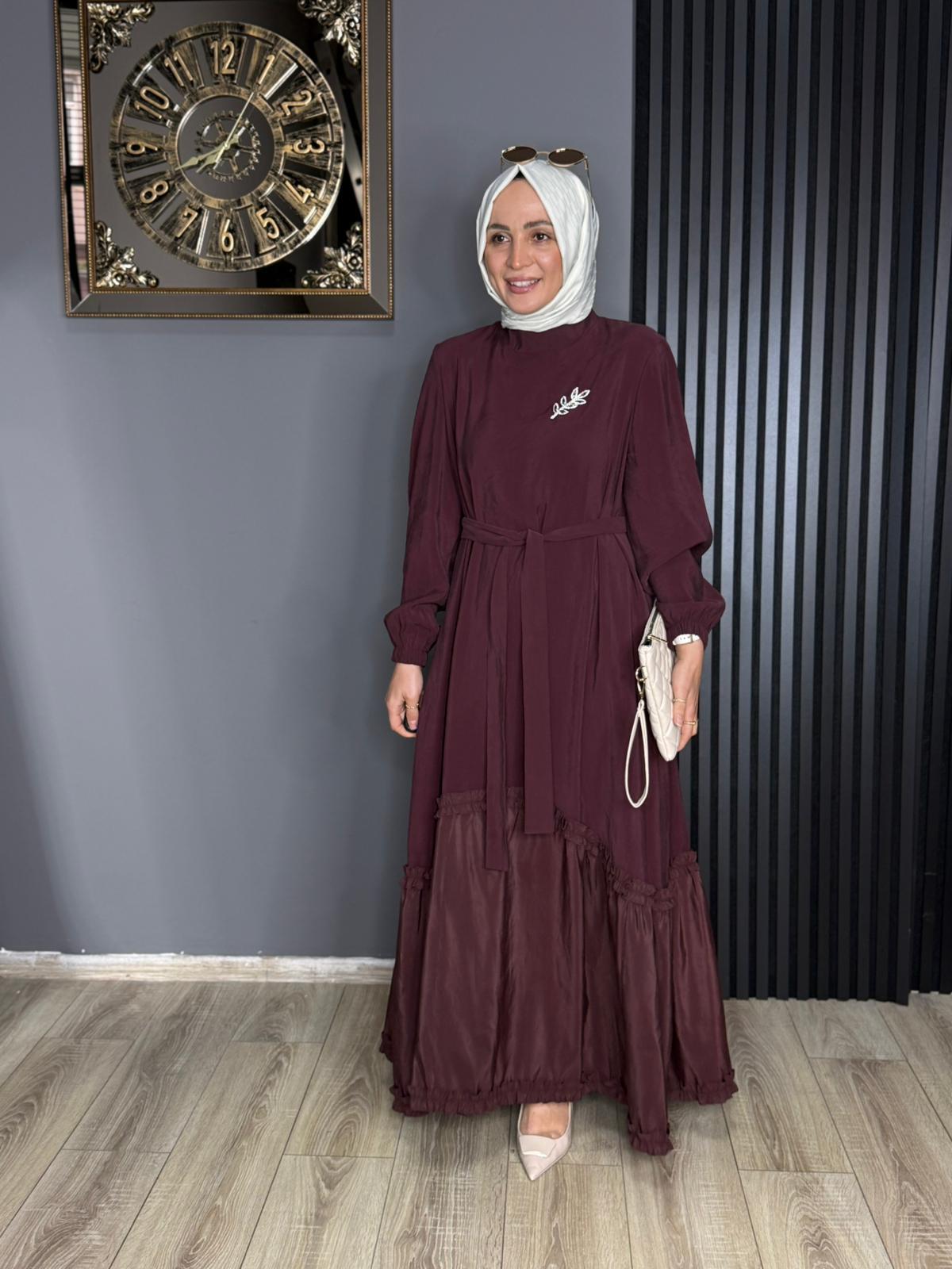 12675 BROŞ DETAY FIRFIRLI ELBİSE BORDO 