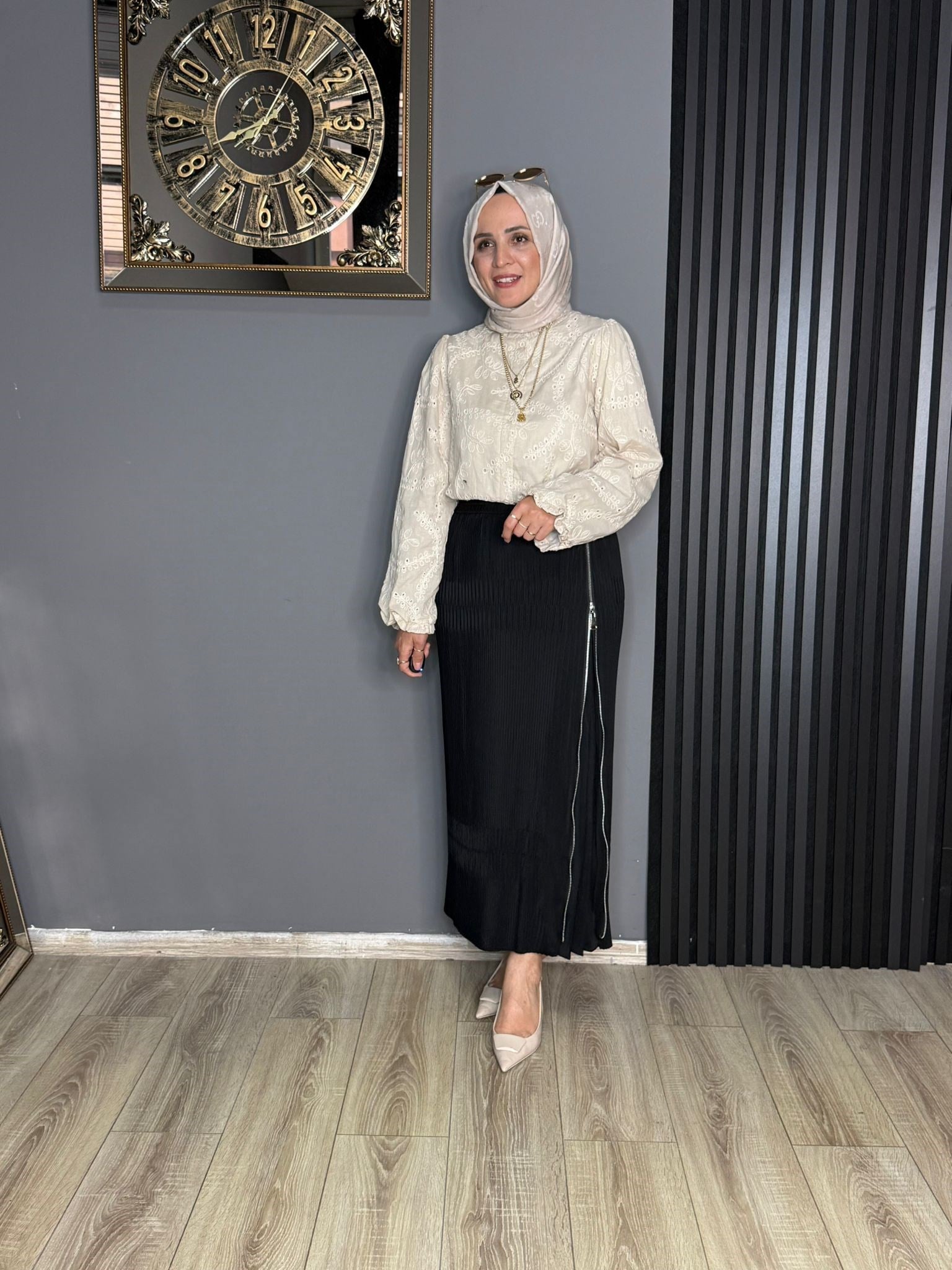18303 FERMUAR DETAY PİLİSELİ ETEK SİYAH 
