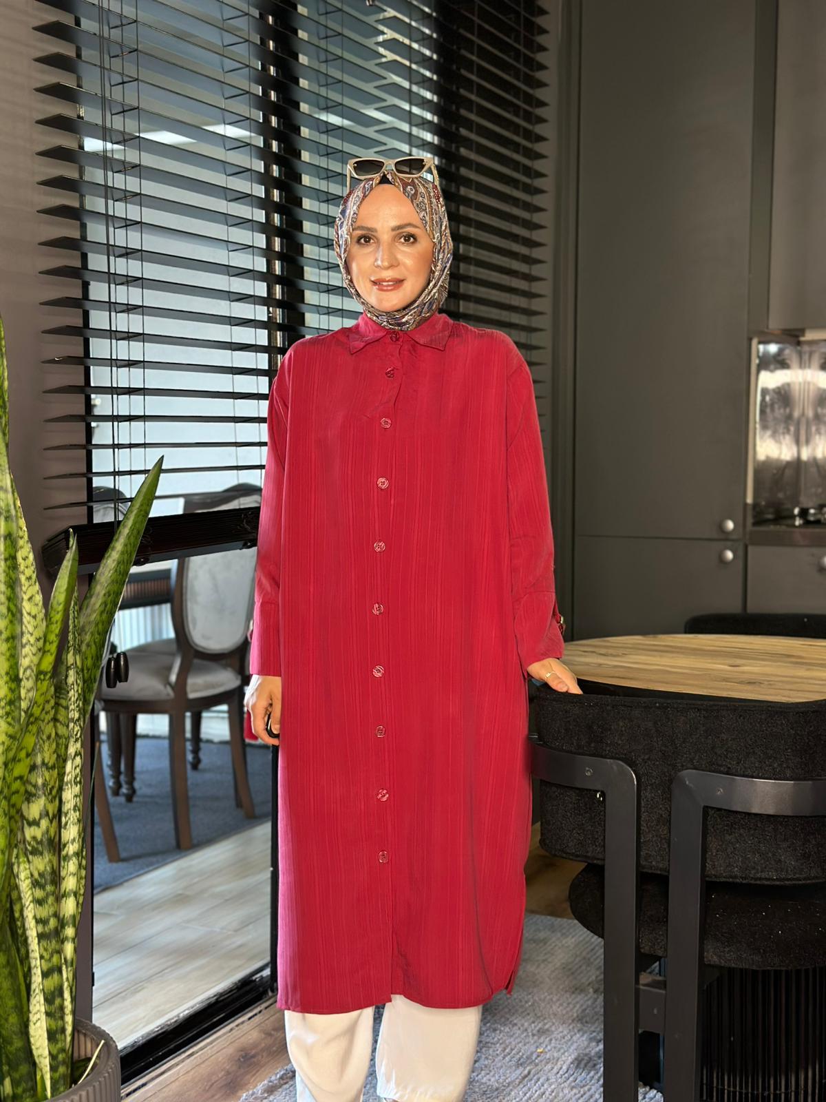 24333 KEMERLİ UZUN KIRMIZI KAP 