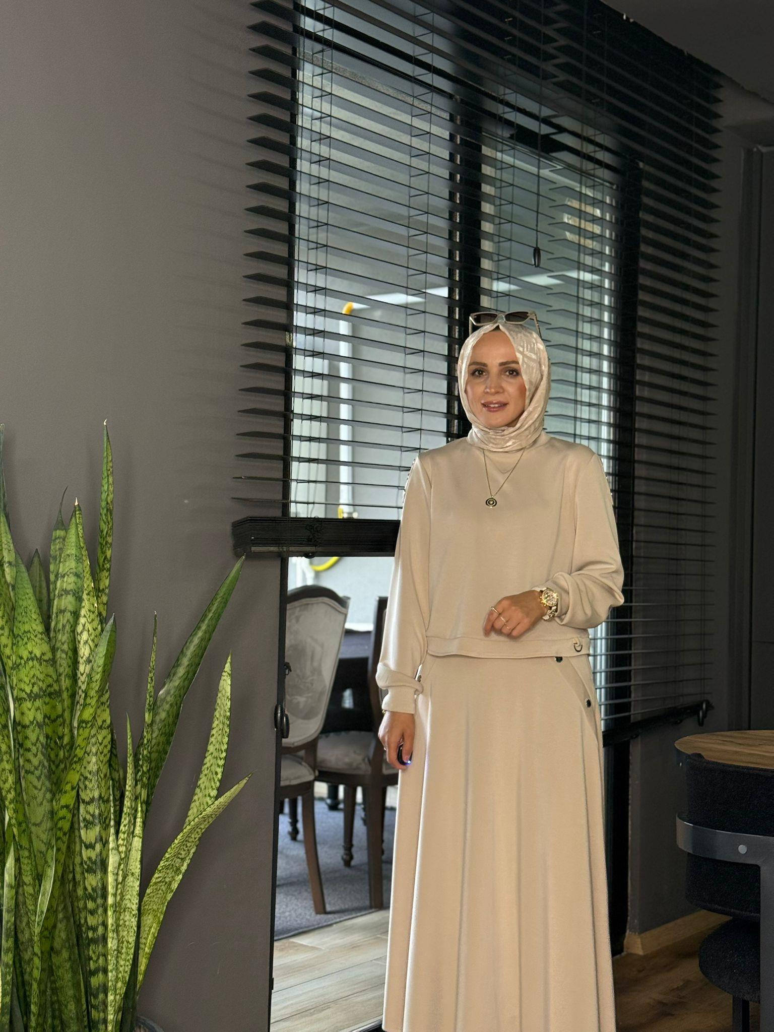2800 DÜĞME DETAY ETEKLİ OYSHO TAKIM BEJ