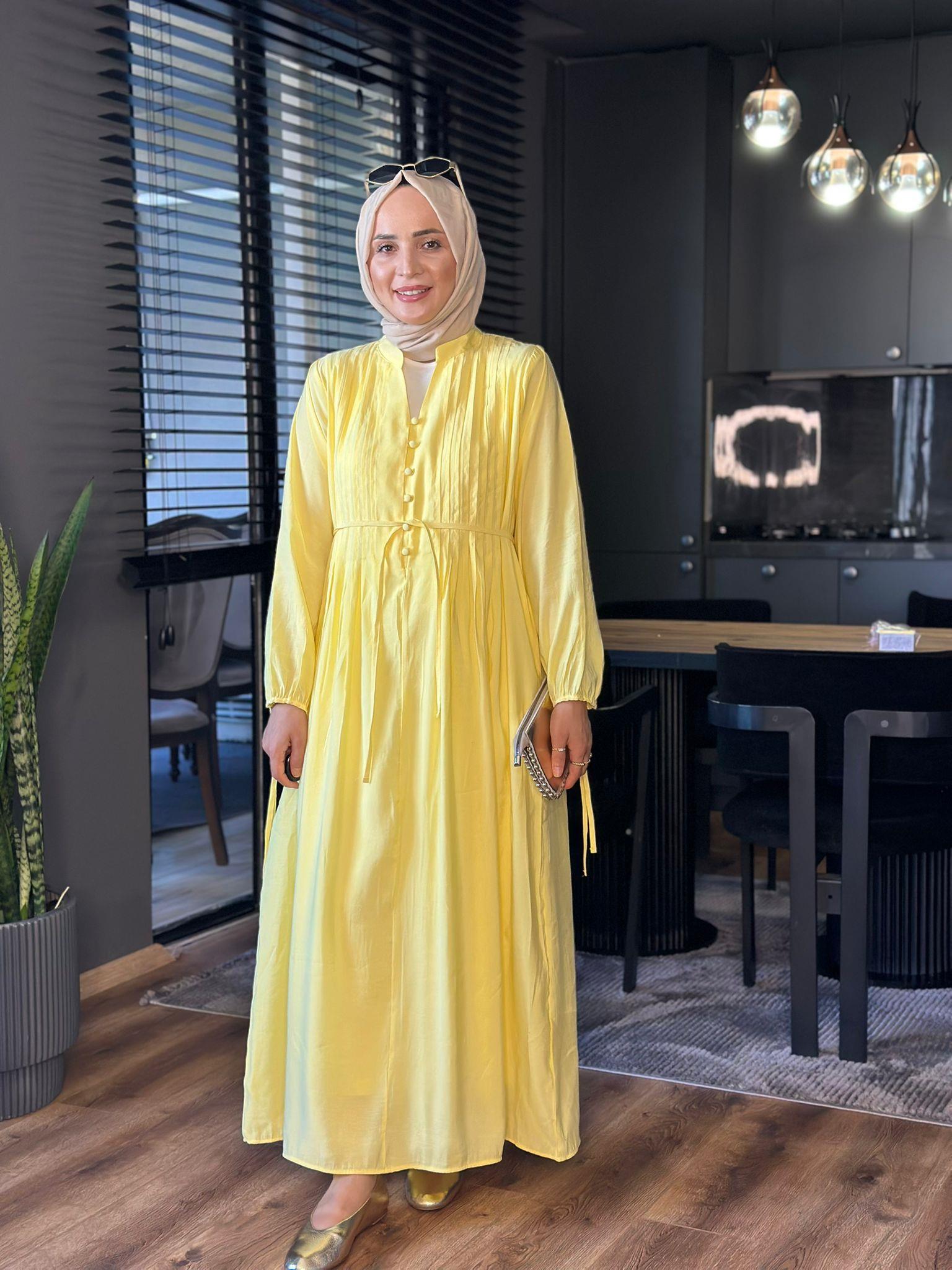 2980 PİLE DETAYLI SARI ELBİSE 