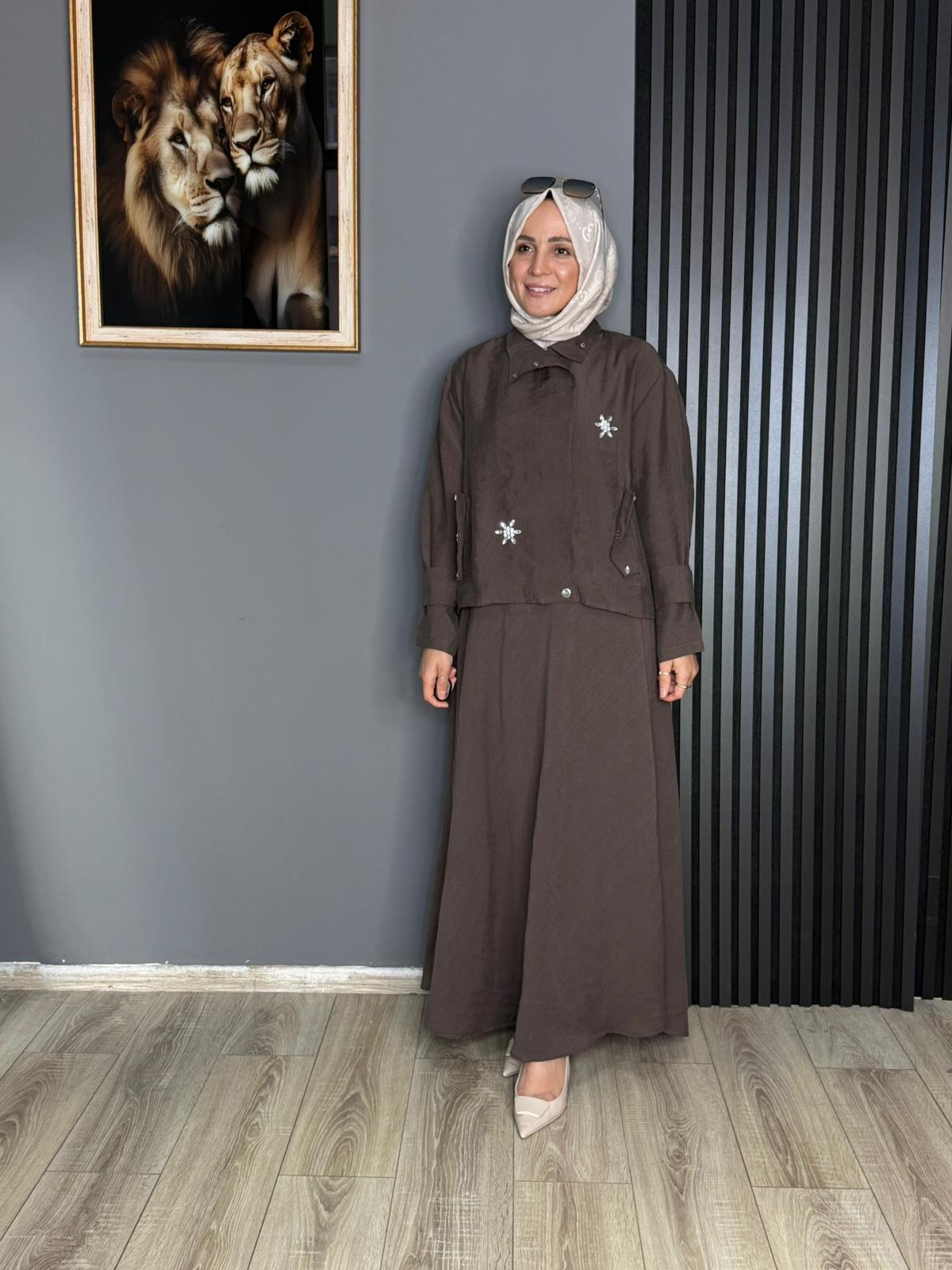 3135 TAŞ DETAY TAKIM KAHVERENGİ 