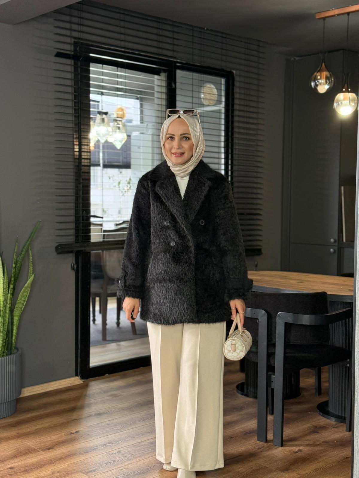 32422 KISA SAKALLI KÜRK SİYAH 