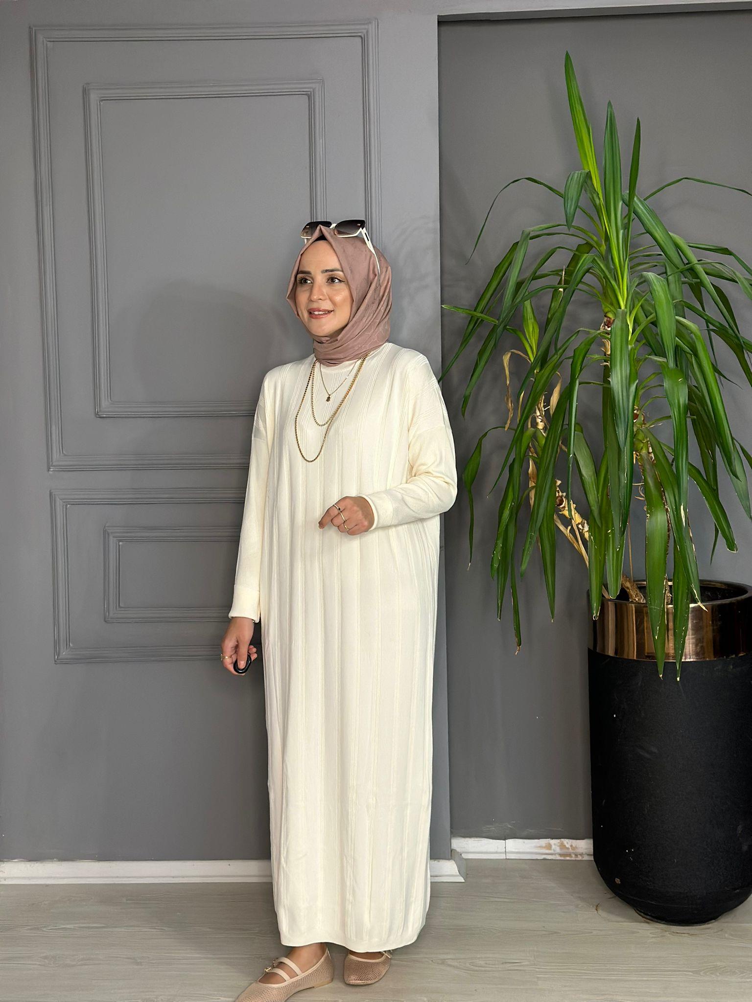 40730 MERSERİZE TRİKO ELBİSE KREM