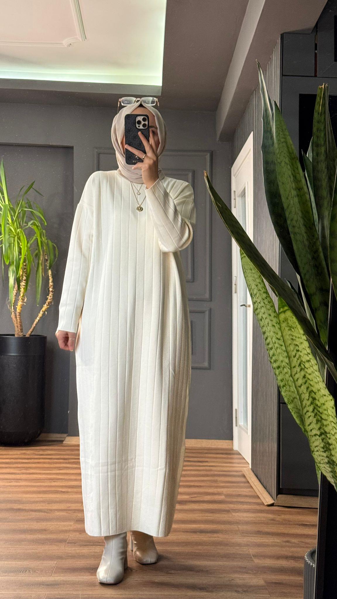 40730 MERSERİZE TRİKO ELBİSE KREM